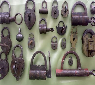 Традиционална иранска израда брава, једноставна и мистериозна